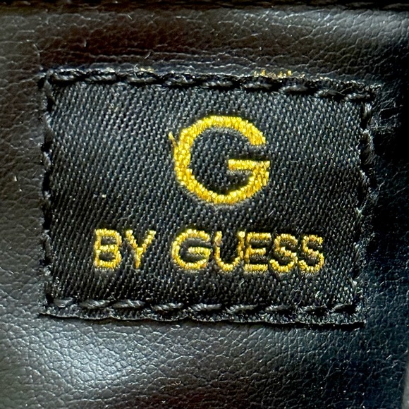 G by Guess GGBACKER2 Women’s Black with Gold Logo Accents Size 7.5M - Picture 3 of 11